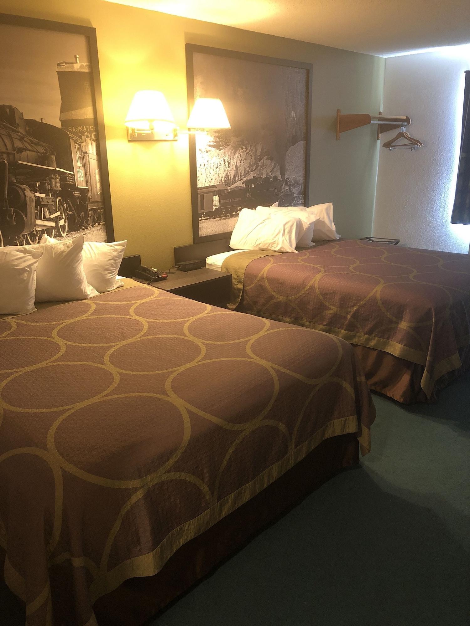 Super 8 By Wyndham Florence Co Eksteriør billede