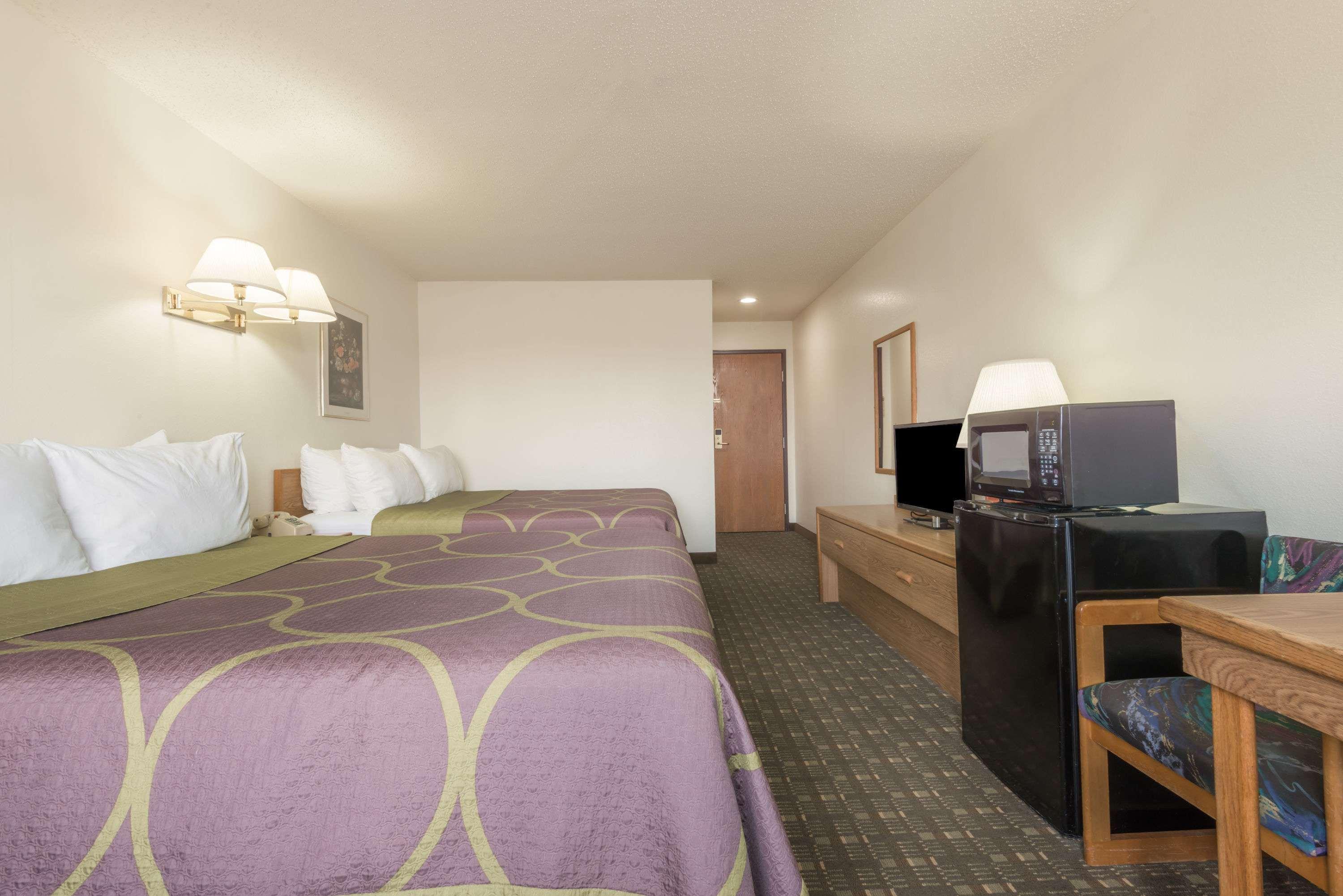 Super 8 By Wyndham Florence Co Eksteriør billede